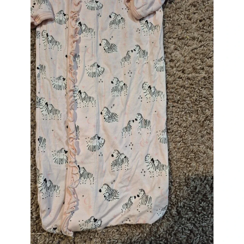 Magnetic me infant gown size 0-3 months